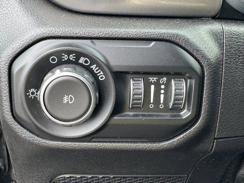 Used 2020 Jeep Wrangler Unlimited Sahara image 40