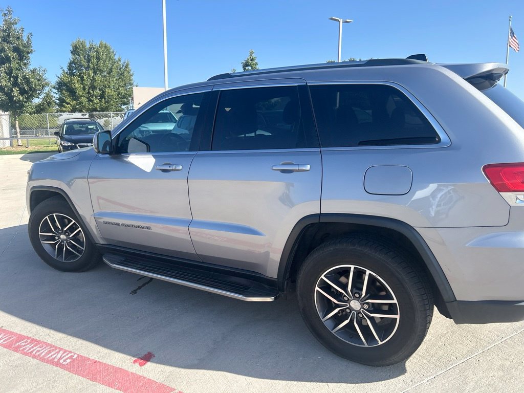 Used 2018 Jeep Grand Cherokee Laredo RWD image 5