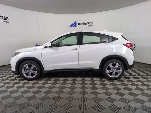 Used 2017 Honda HR-V LX image 2