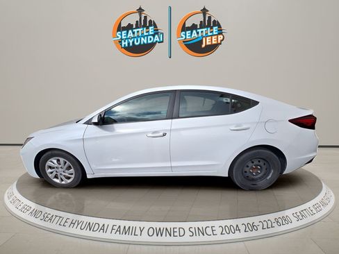 Used 2019 Hyundai Elantra SE w/ Cargo Package FWD image 4