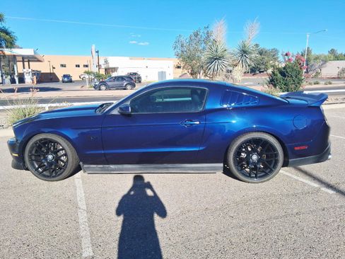 Used 2011 Ford Mustang GT Premium w/ Electronics Pkg RWD image 2