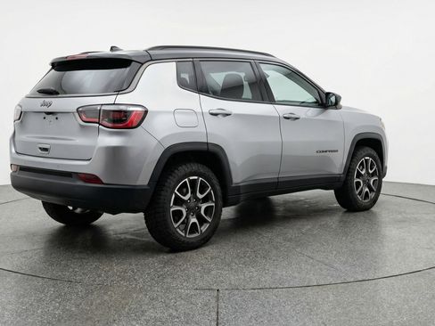 Used 2025 Jeep Compass Trailhawk AWD/4WD image 9