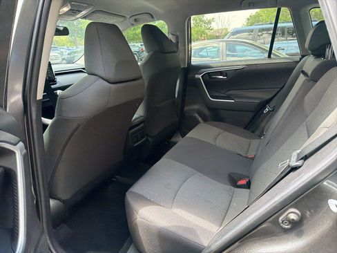 Used 2022 Toyota RAV4 XLE image 9