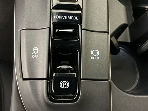 Used 2023 Toyota Crown Platinum image 15