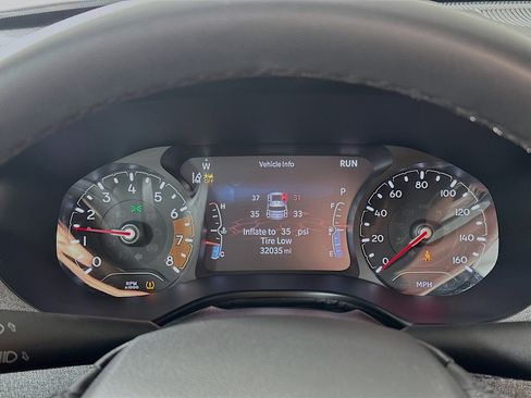 Used 2024 Jeep Compass Latitude image 12