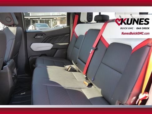 Used 2026 GMC Canyon AT4X w/ LPO, Black Badging Package AWD/4WD image 33