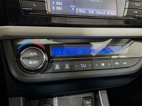 Used 2015 Toyota Corolla LE FWD image 16