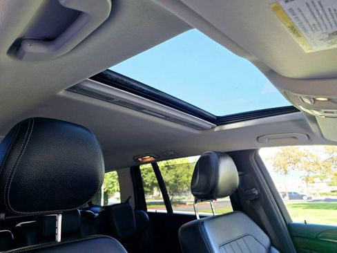 Used 2015 Mercedes-Benz GL 450 4MATIC w/ Lighting Package image 34