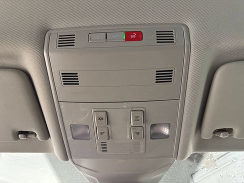 Used 2024 Volkswagen Jetta SE FWD image 22