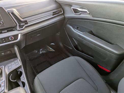 Used 2023 Kia Sportage LX image 16