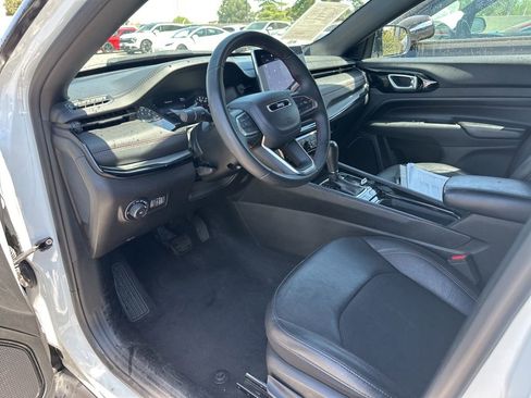 Used 2024 Jeep Compass Trailhawk AWD/4WD image 6