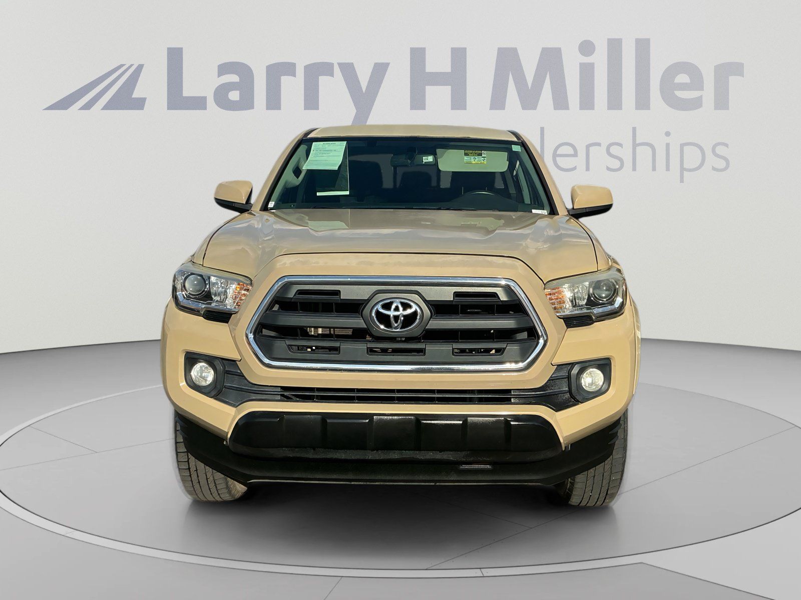 Used 2017 Toyota Tacoma SR5 w/ Tow Package RWD image 7