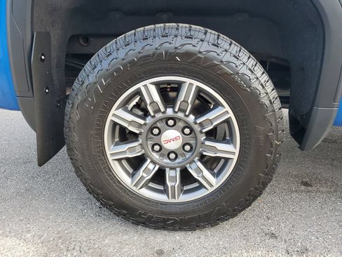Used 2024 GMC Sierra 1500 AT4 w/ Technology Package AWD/4WD image 5