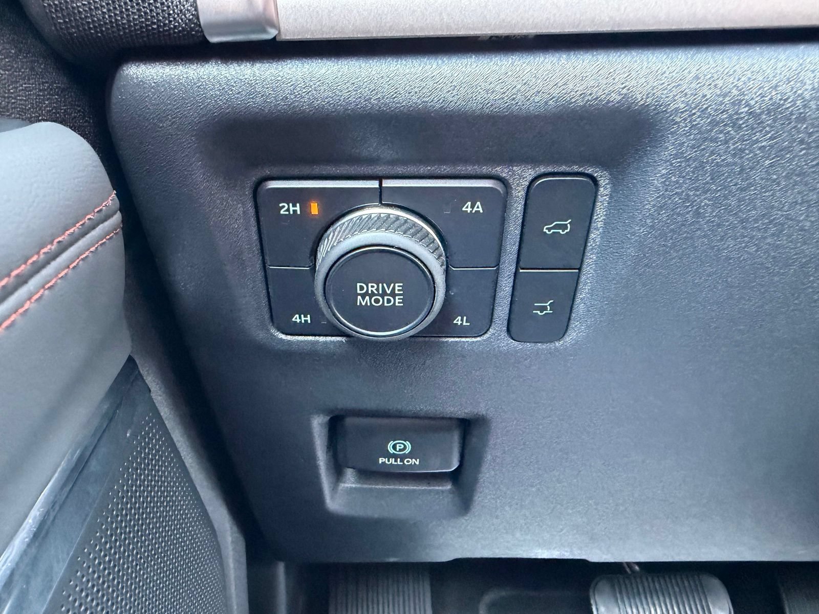 Used 2025 Ford Expedition Active AWD/4WD image 28