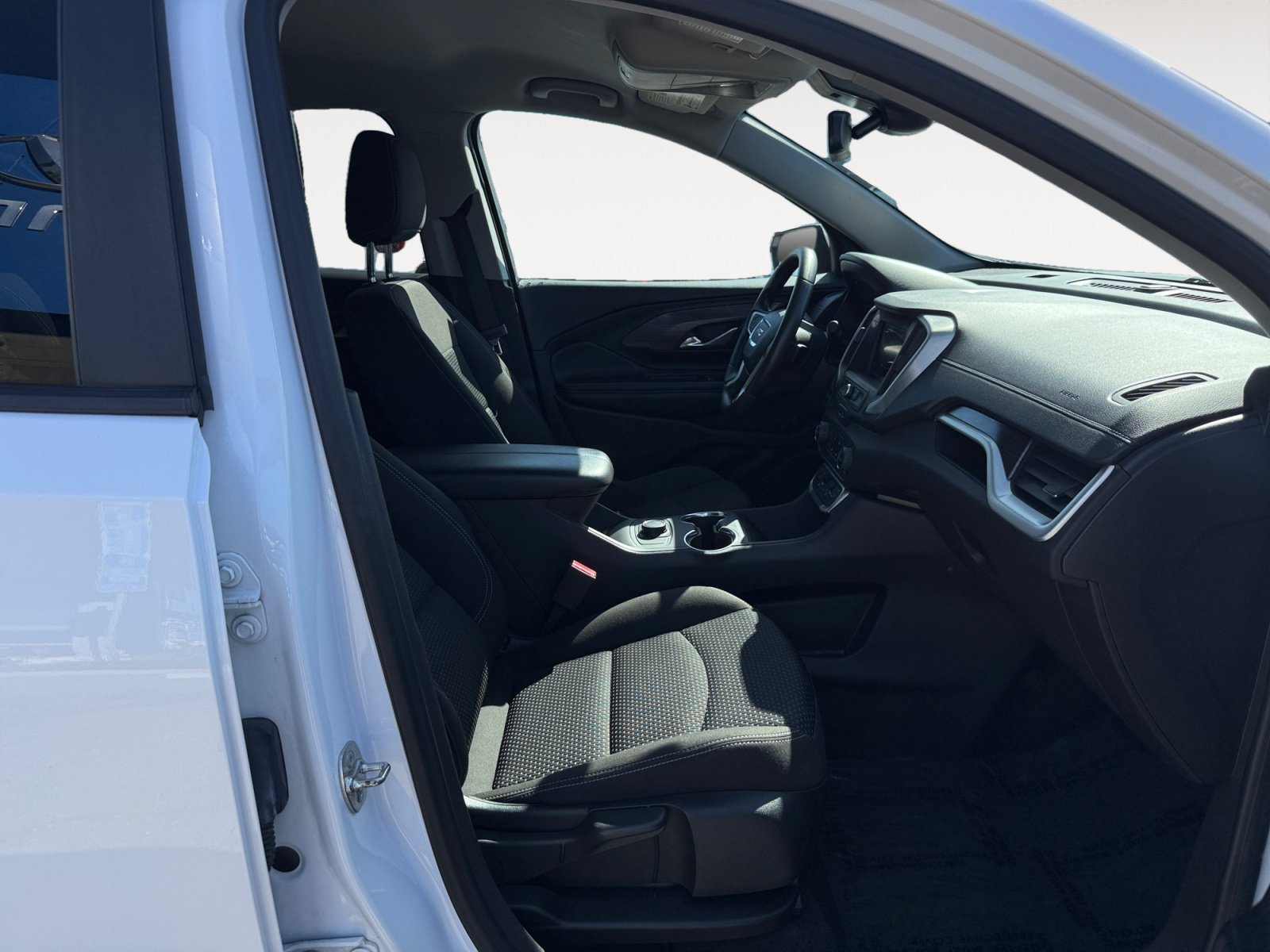 Used 2024 GMC Terrain SLE FWD image 19