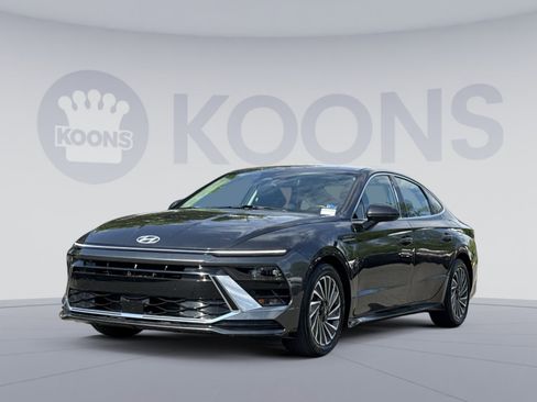 Certified 2025 Hyundai Sonata SEL FWD image 1