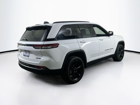 Used 2023 Jeep Grand Cherokee Limited w/ Black Appearance Package AWD/4WD image 5