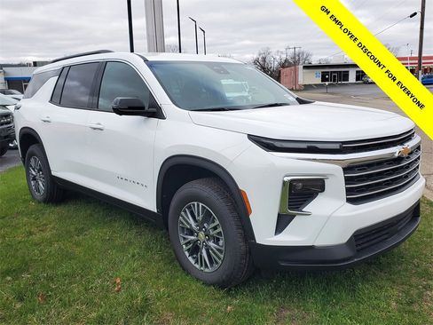 New 2025 Chevrolet Traverse LT w/ Driver Confidence Package image 3