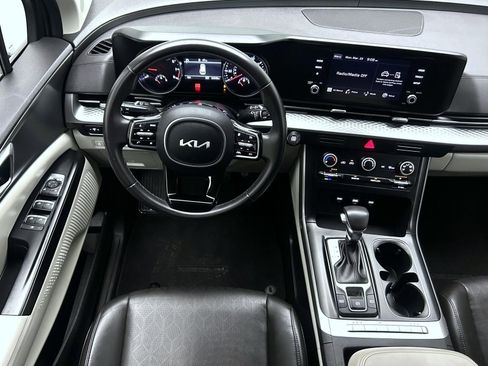 Used 2024 Kia Carnival LX image 14