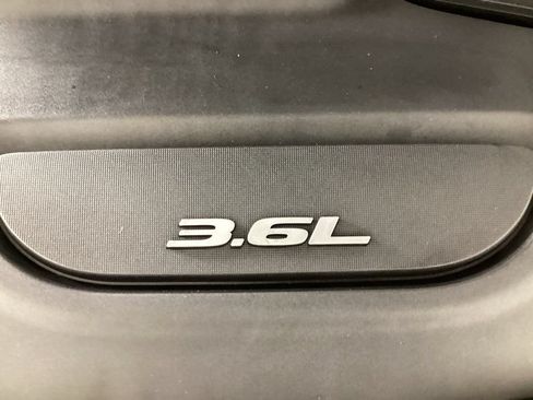Used 2017 Chrysler Pacifica Touring FWD image 42