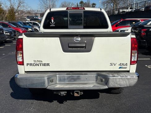 Used 2017 Nissan Frontier SV image 5