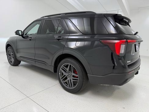 Used 2025 Ford Explorer ST-Line w/ ST-Line Street Pack image 5