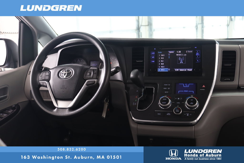 Used 2017 Toyota Sienna LE AWD/4WD image 4