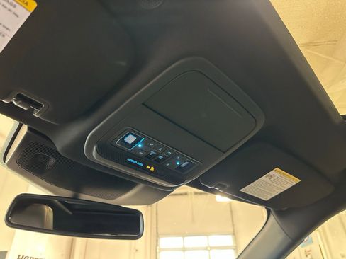 Used 2022 Ford Explorer ST-Line w/ Class IV Trailer Tow Package image 35