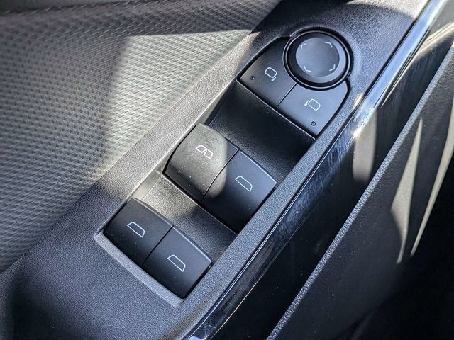 Used 2025 Chevrolet Equinox LT FWD image 23