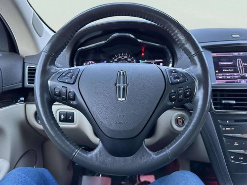 Used 2013 Lincoln MKT AWD image 25
