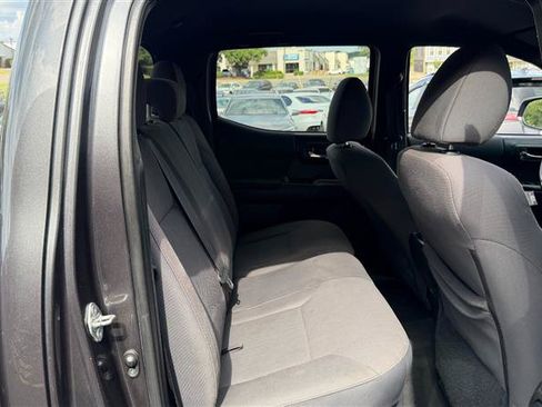 Used 2018 Toyota Tacoma TRD Sport AWD/4WD image 8