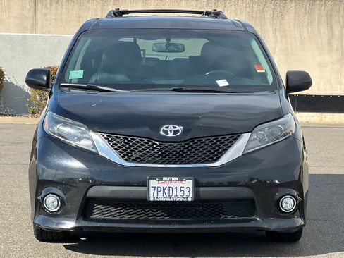 Used 2015 Toyota Sienna SE w/ SE Preferred Package FWD image 10