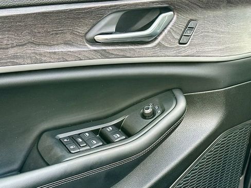 Used 2025 Jeep Grand Cherokee Limited image 18