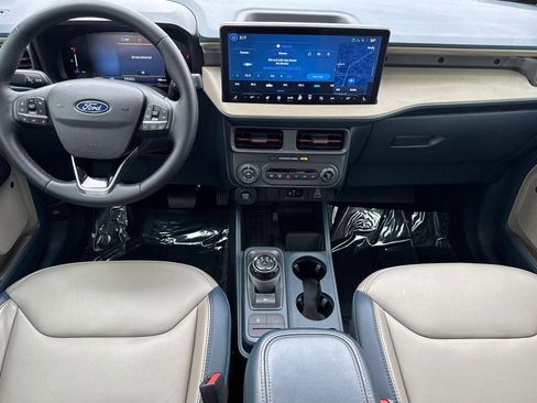 Used 2025 Ford Maverick Lariat image 13