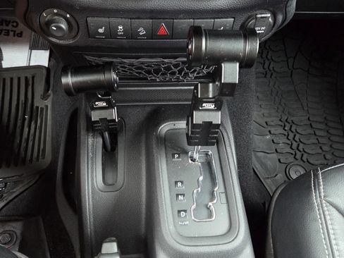 Used 2015 Jeep Wrangler Unlimited Sahara w/ Quick Order Package 24X AWD/4WD image 10