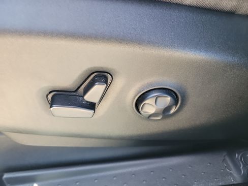Used 2019 Chrysler Pacifica Touring-L Plus w/ Advanced Safetytec Group FWD image 14