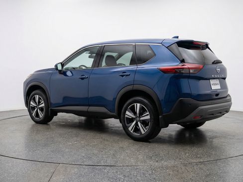 Used 2025 Nissan Rogue SV image 6
