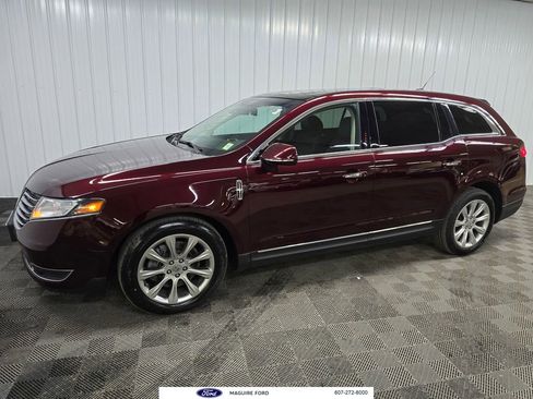 Used 2017 Lincoln MKT AWD image 7