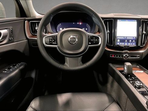 Used 2023 Volvo XC60 B5 Plus AWD/4WD image 9