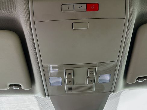 Used 2019 Volkswagen Atlas SE FWD image 18