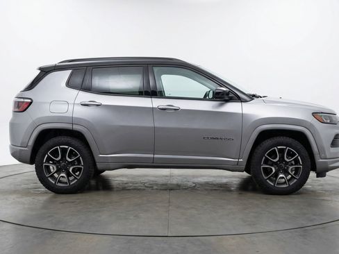 Used 2025 Jeep Compass Trailhawk image 11