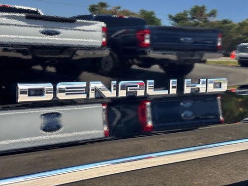 Used 2018 GMC Sierra 2500 Denali w/ Duramax Plus Package AWD/4WD image 10