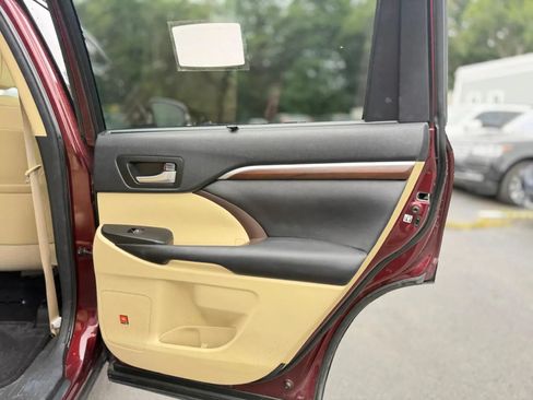 Used 2016 Toyota Highlander Limited AWD/4WD image 30