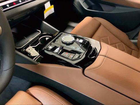 New 2026 BMW 550e xDrive w/ Executive Package image 7