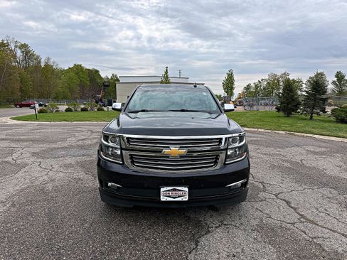 Used 2019 Chevrolet Suburban Premier AWD/4WD image 4