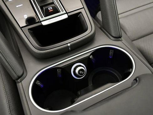 Used 2023 Porsche Cayenne image 33