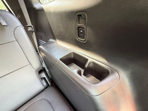 Used 2020 Chevrolet Traverse LT FWD image 35