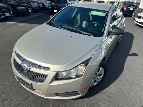 Used 2014 Chevrolet Cruze LS image 2