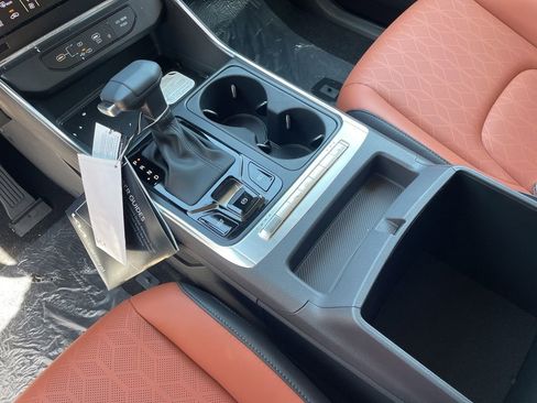 New 2026 Kia Carnival EX FWD image 9