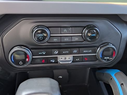 Used 2024 Ford Bronco Black Diamond AWD/4WD image 13